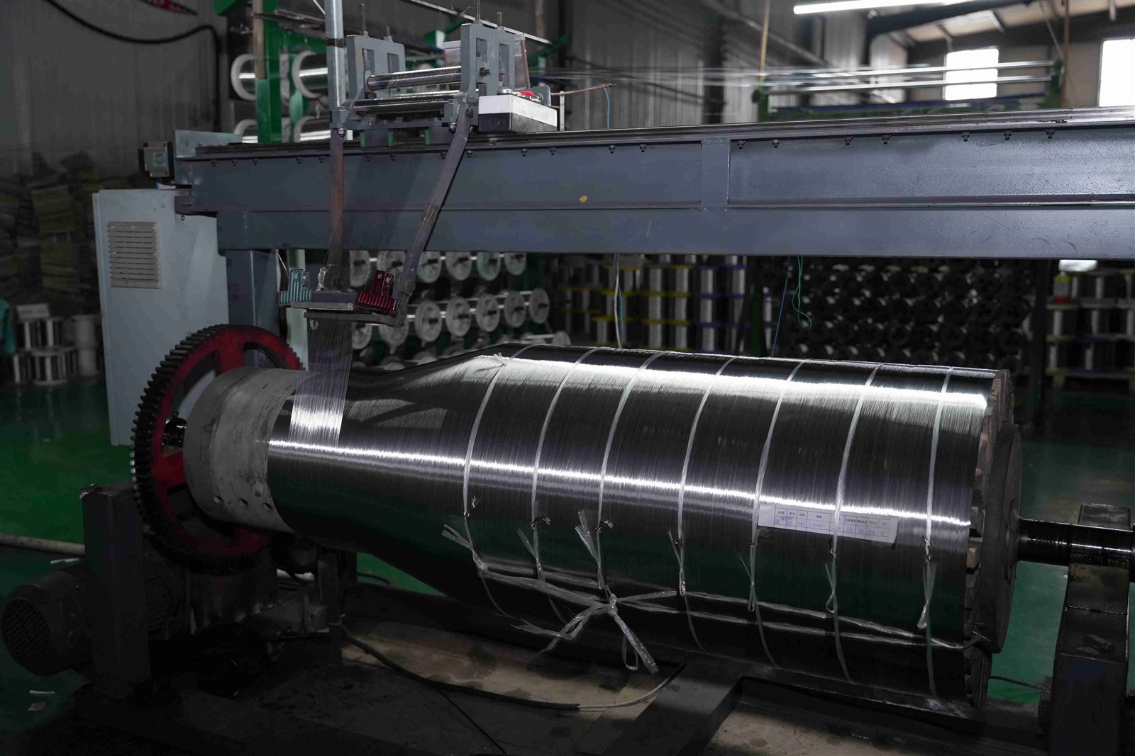 Tidying up the warp threads(2).JPG Tidying up the warp threads(2).JPG